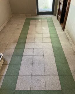 Pulizia ingresso condominio. 
👀 il risultato